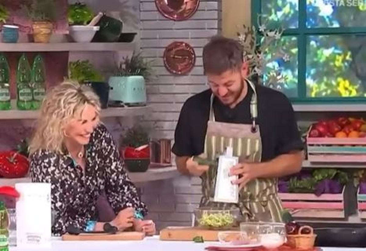 Antonella Clerici esalta in tv la patata Ruggiero a E’ sempre Mezzogiorno Antonella Clerici esalta in tv la patata Ruggiero a E’ sempre Mezzogiorno