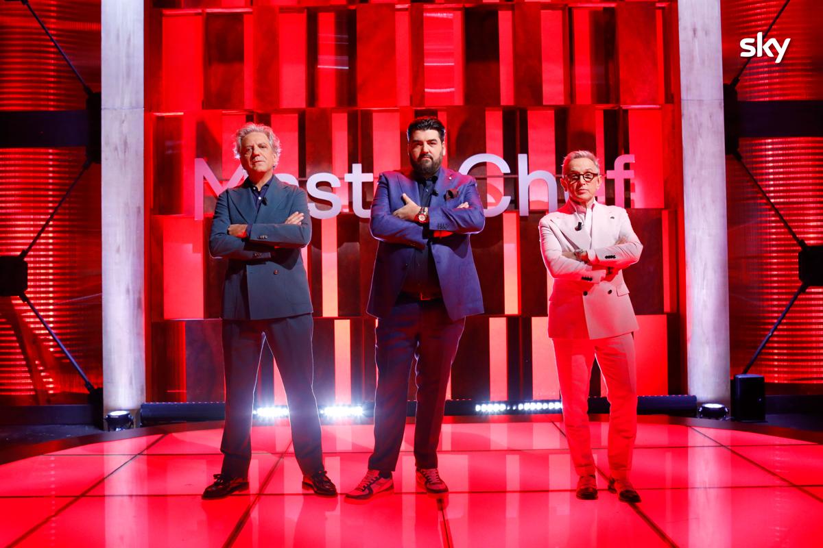 Galleria foto 'Masterchef 13: Cannavacciuolo, Barbieri, Locatelli e.. arriva il giudice ombra' - foto 1