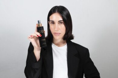 Una donna alla guida di “Love is in the hair”