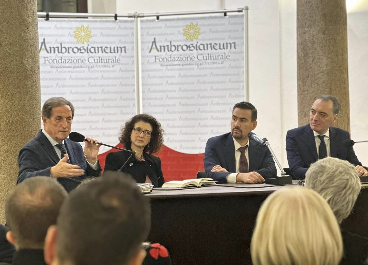 Mantovani ha presentato a Milano il suo libro “Vent’anni di civiltà” Mantovani ha presentato a Milano il suo libro “Vent’anni di civiltà”