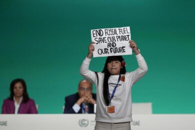 Cop28, approvata la bozza dell’accordo: via alla transizione sui combustibili