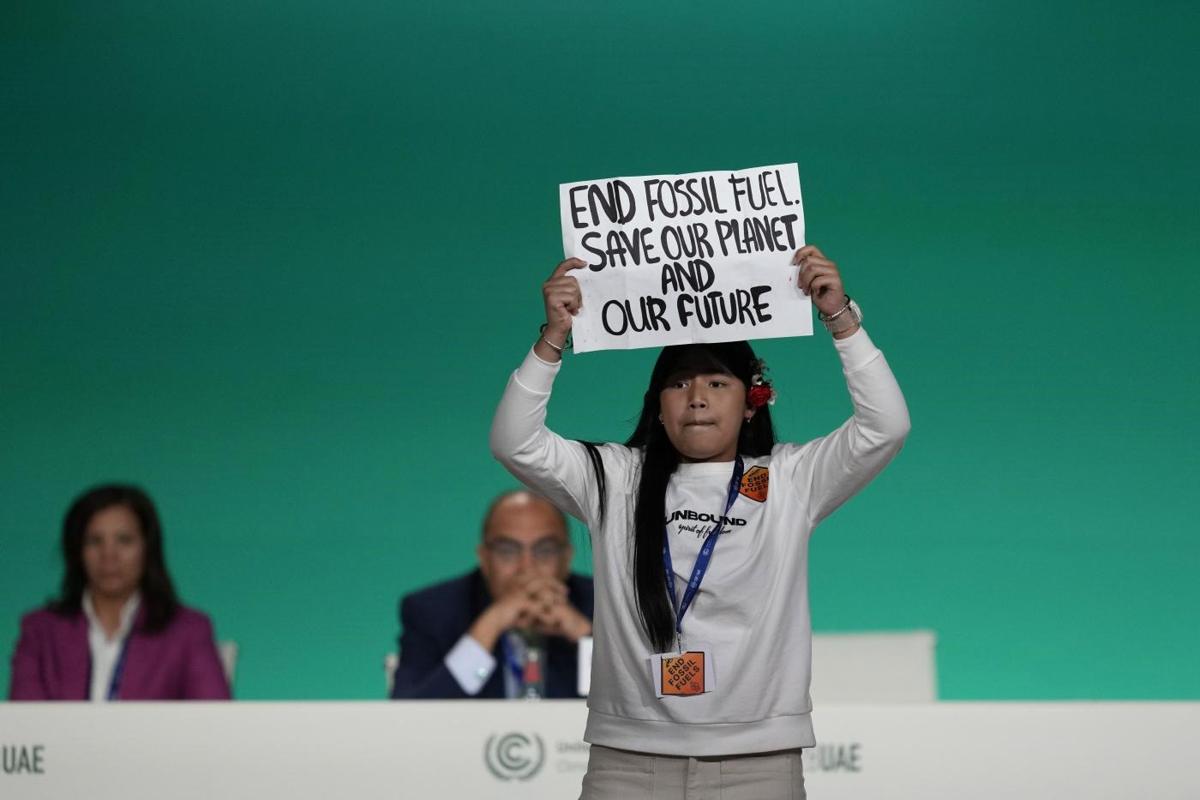 Cop28, approvata la bozza dell’accordo: via alla transizione sui combustibili Cop28, approvata la bozza dell’accordo: via alla transizione sui combustibili