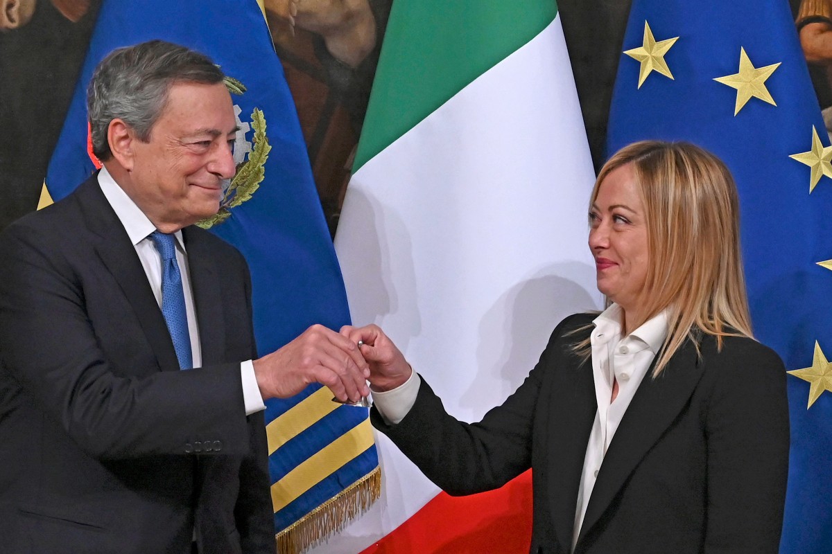 Draghi, Meloni prova a ricucire: scambi di messaggi tra premier e predecessore Draghi, Meloni prova a ricucire: scambi di messaggi tra premier e predecessore