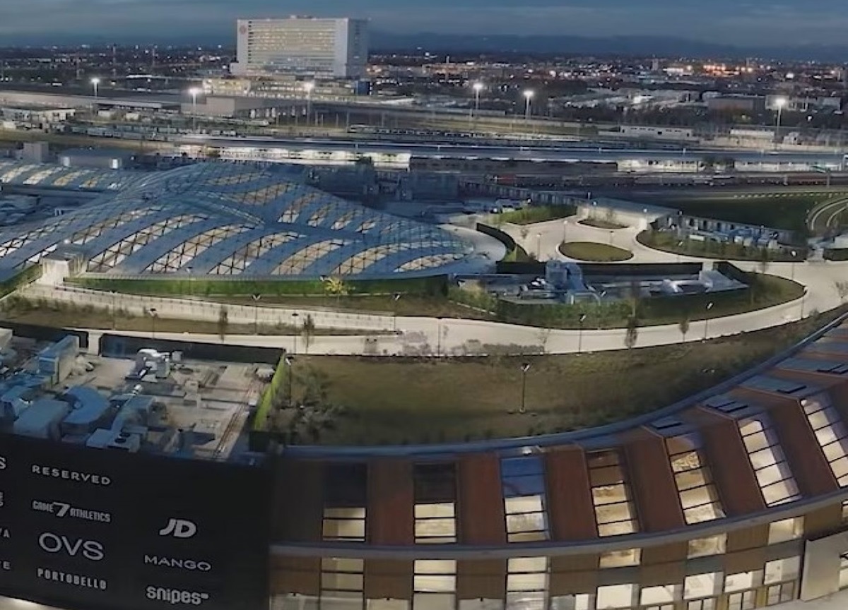 Milano, due lavoratori precipitati nel Merlata Bloom di Cascina Merlata Milano, due lavoratori precipitati nel Merlata Bloom di Cascina Merlata