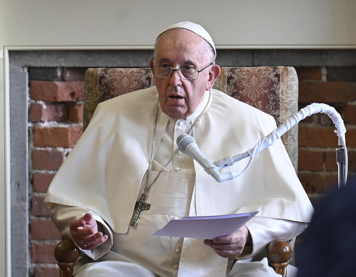 Papa Francesco: “Ho fatto preparare la mia tomba. Aspetto la chiamata di Dio” Papa Francesco: “Ho fatto preparare la mia tomba. Aspetto la chiamata di Dio”