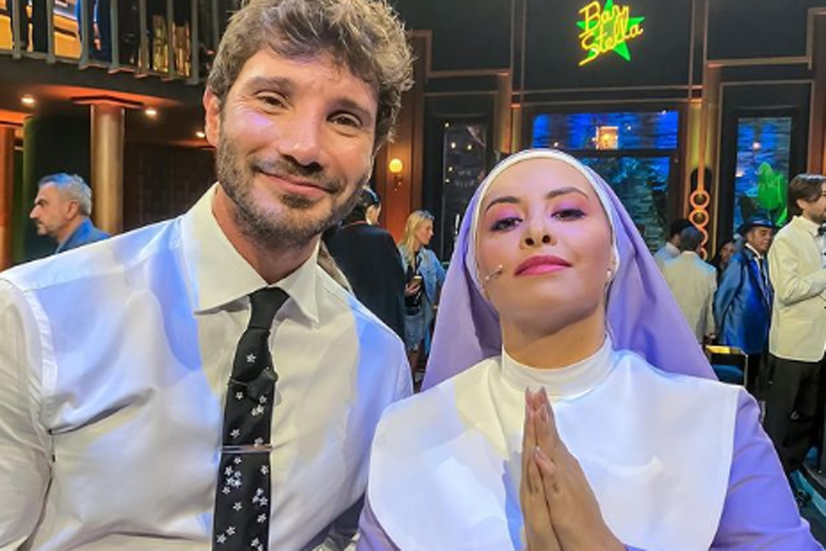 Mirea Flavia Stellato, suor Aisha di Bar Stella: “De Martino? Un vero signore e…” Mirea Flavia Stellato, suor Aisha di Bar Stella: “De Martino? Un vero signore e…”
