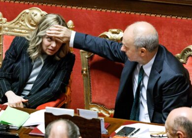 La febbre della Meloni fa il giro del mondo: la foto apre il quotidiano Bild