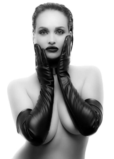 Il calendario 2024 by Max Falso mette i veli: no nudo, sarà l’anno del glamour