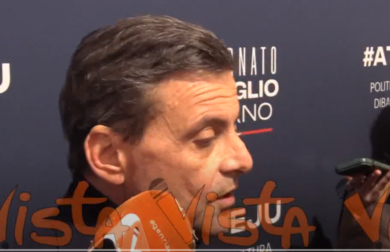 Calenda al vetriolo contro Elon Musk: “Si sente Dio e ci dice di far figli”