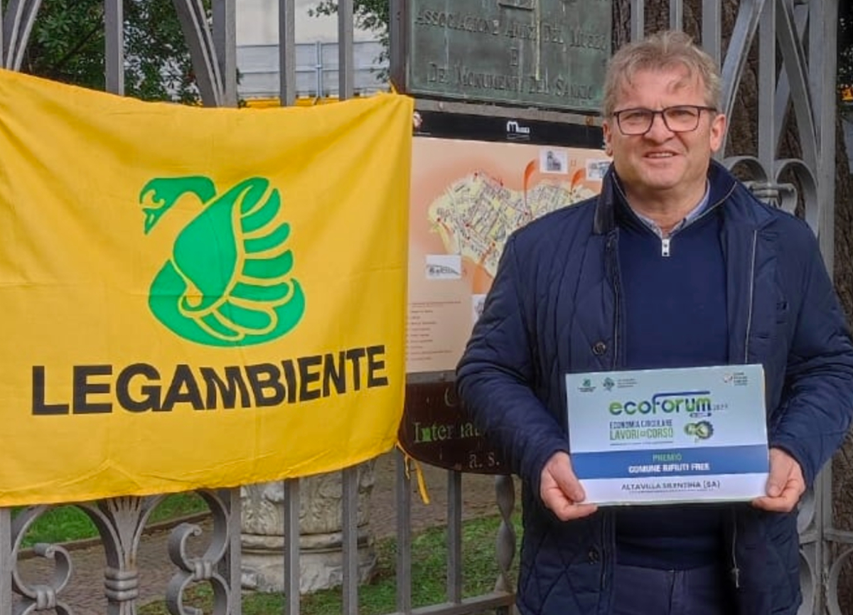 Galleria foto 'Tapiro a Legambiente, consegna premio a assessore NOdifferenziata-tagliaboschi' - foto 1