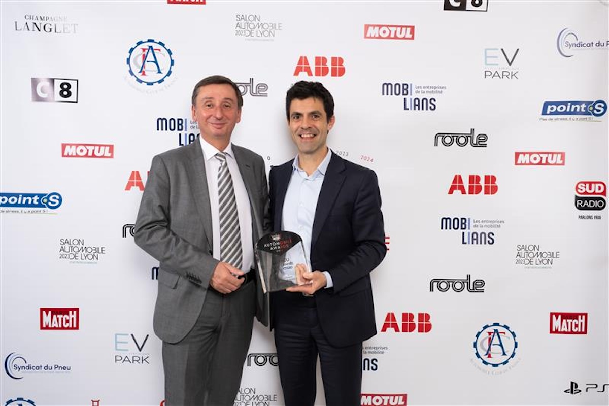 PIRELLI P ZERO E vince il premio “TYRE OF THE YEAR” 2023 PIRELLI P ZERO E vince il premio “TYRE OF THE YEAR” 2023