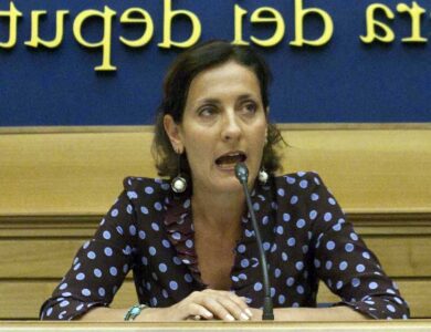 “Ammiro Meloni e sua sorella Arianna”. Carla Ruocco, la ex pasionaria grillina