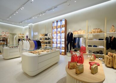Alviero Martini 1A Classe inaugura la boutique presso “Il Centro” di Arese