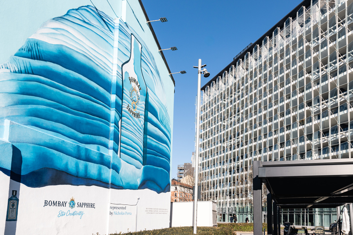 Bombay Sapphire: la nuova campagna colora le vie di Milano Bombay Sapphire: la nuova campagna colora le vie di Milano