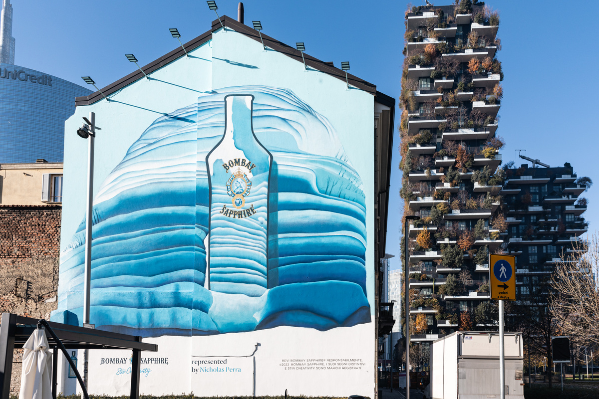 Bombay Sapphire: la nuova campagna colora le vie di Milano Bombay Sapphire: la nuova campagna colora le vie di Milano