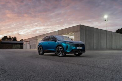 Nuova Peugeot E-3008, entra in una nuova era elettrica