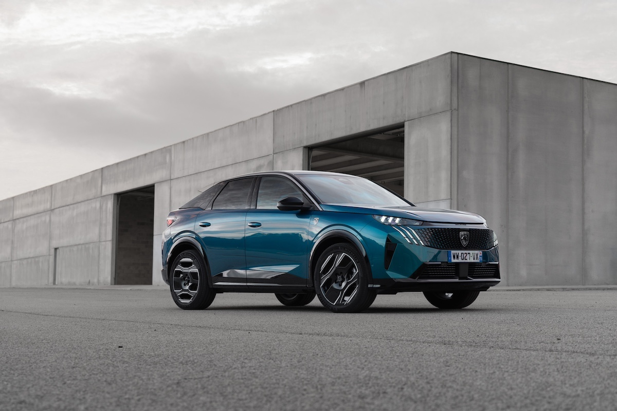 Nuova Peugeot E-3008, entra in una nuova era elettrica Nuova Peugeot E-3008, entra in una nuova era elettrica