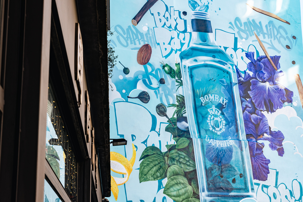 Bombay Sapphire: la nuova campagna colora le vie di Milano Bombay Sapphire: la nuova campagna colora le vie di Milano