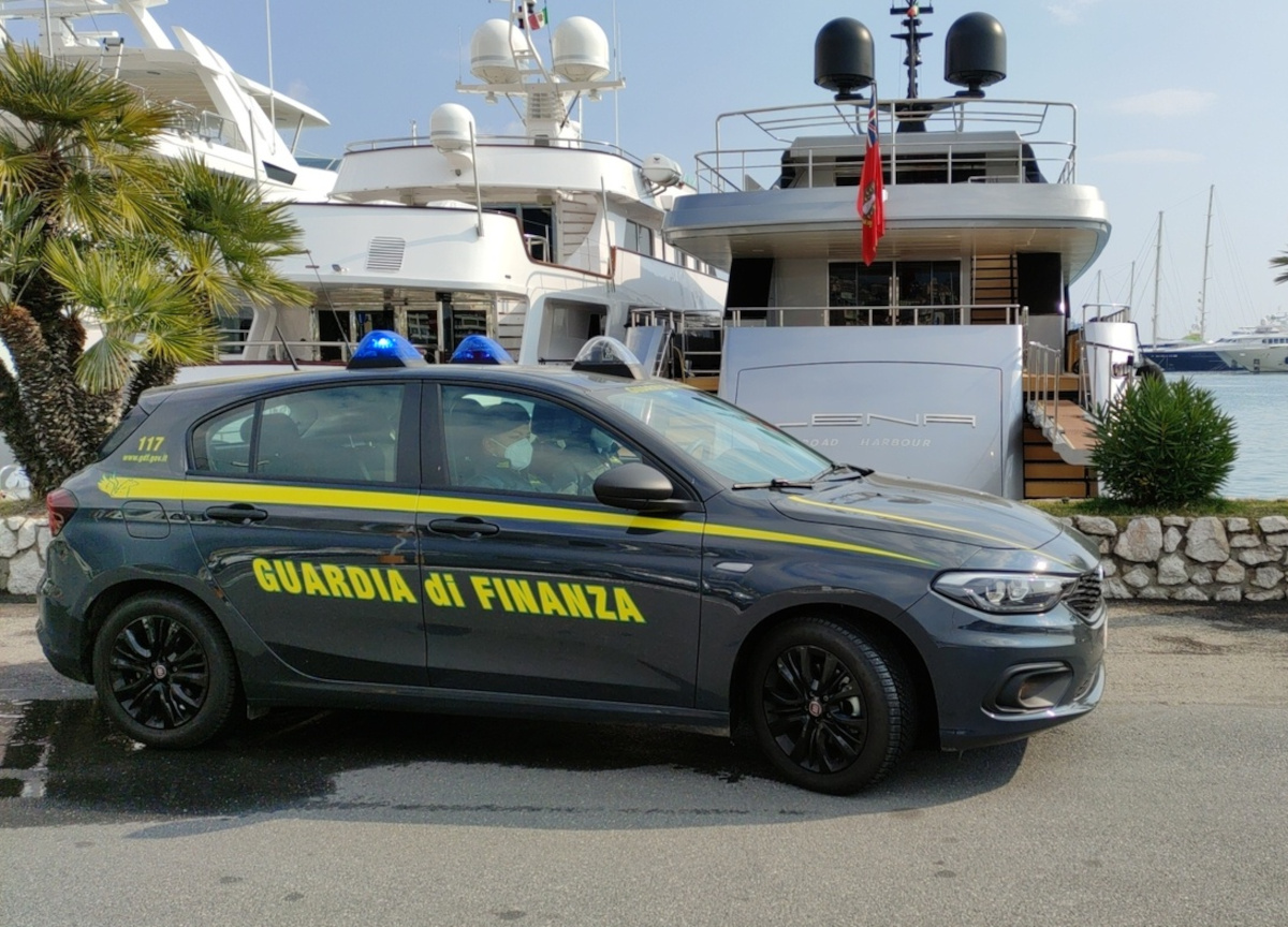 Dinastia Rocca, segretaria accusata: si intrufolava nei conti. “Sottratti…” Dinastia Rocca, segretaria accusata: si intrufolava nei conti. “Sottratti…”