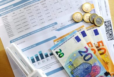 Bollette, regalo di Natale in arrivo: mercato tutelato fino a fine luglio