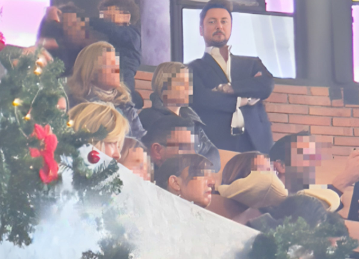 Meloni alla recita della figlia Ginevra: Giambruno a pochi metri di distanza Meloni alla recita della figlia Ginevra: Giambruno a pochi metri di distanza