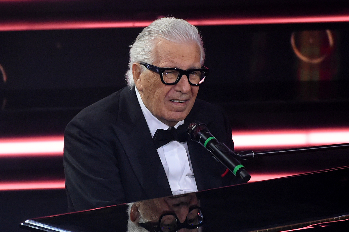“Cameriere, Champagne”. Morto a 86 anni Peppino Di Capri, se ne va un altro grande della musica italiana “Cameriere, Champagne”. Morto a 86 anni Peppino Di Capri, se ne va un altro grande della musica italiana