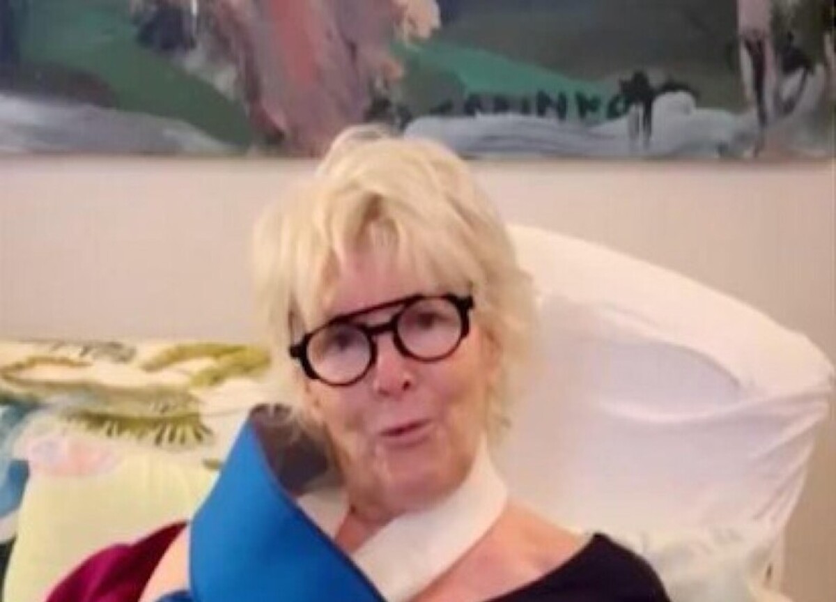 Caterina Caselli: “Sono caduta a Milano e mi sono rotta l’omero”. Video Caterina Caselli: “Sono caduta a Milano e mi sono rotta l’omero”. Video