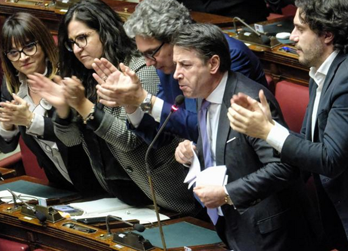 Conte: “Giorgia ha messo all’Italia un cappio al collo. Pacco di instabilità” Conte: “Giorgia ha messo all’Italia un cappio al collo. Pacco di instabilità”