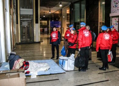 Alla vigilia di Natale pranzo per senzatetto di Milano Centrale
