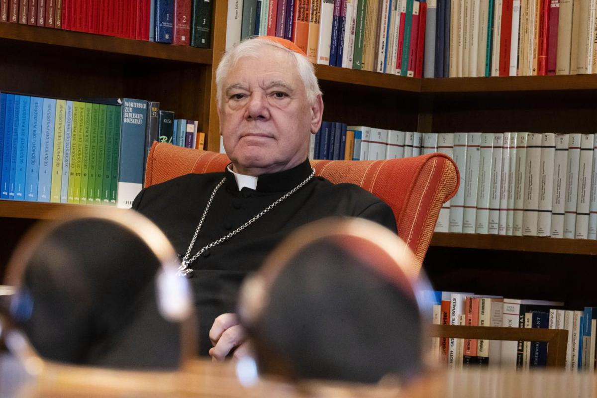 Vaticano, bordate di Mueller contro Bergoglio: “Benedizione ai gay? Blasfemia” Vaticano, bordate di Mueller contro Bergoglio: “Benedizione ai gay? Blasfemia”