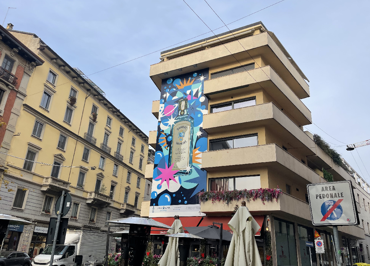 Street art, Bombay Sapphire tinge di blu Milano con la nuova campagna
