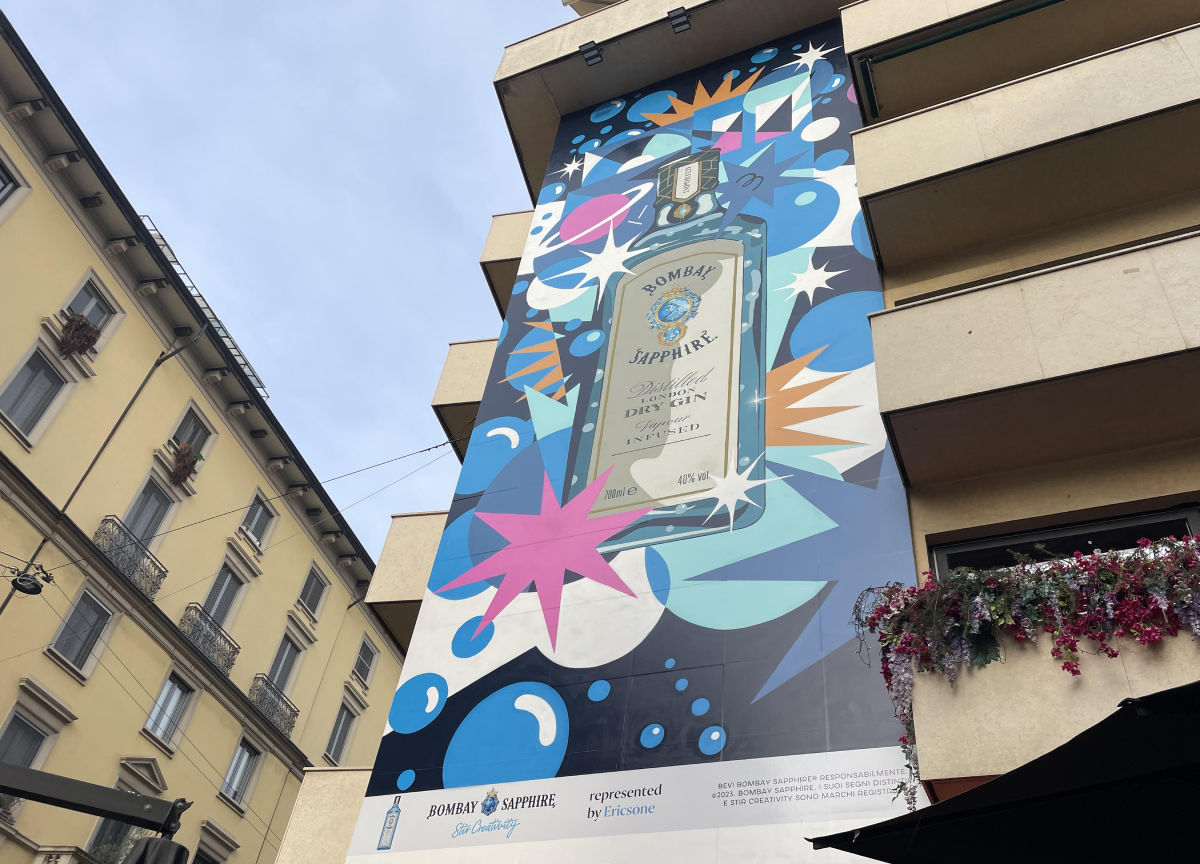 Street art, Bombay Sapphire tinge di blu Milano con la nuova campagna