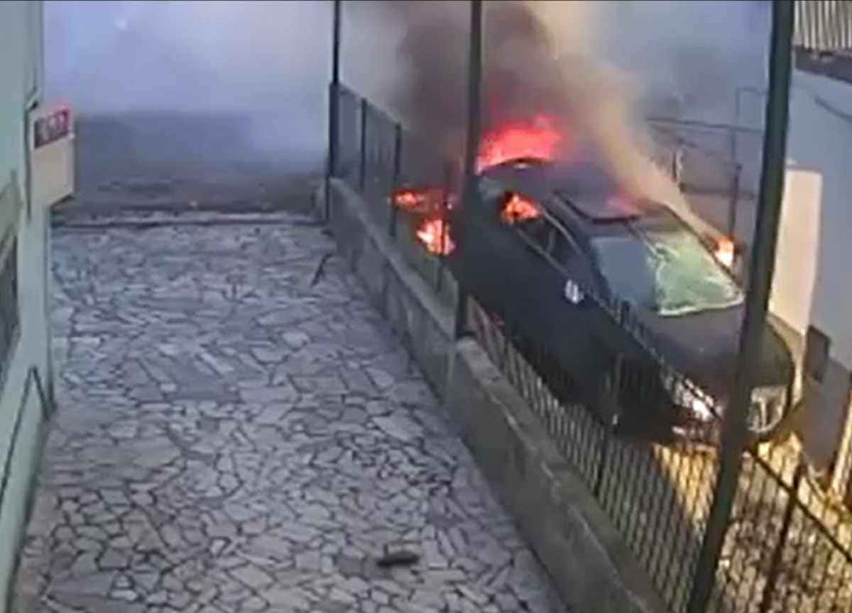 Bomba nell’auto dell’ex marito, indagata avvocatessa. Il video dell’esplosione Bomba nell’auto dell’ex marito, indagata avvocatessa. Il video dell’esplosione