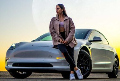 Tesla richiama oltre 120 mila auto, nuovi guai per il miliardario Elon Musk