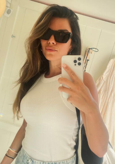 Federica Masolin fatina sexy a Natale, auguri della musa della F1 con la bacchetta magica. Foto