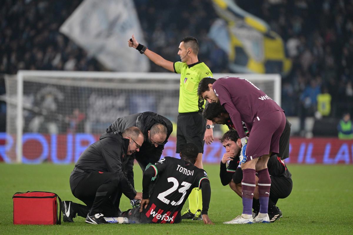 Milan choc, Tomori: infortunio più grave del previsto. Rischia lungo stop Milan choc, Tomori: infortunio più grave del previsto. Rischia lungo stop