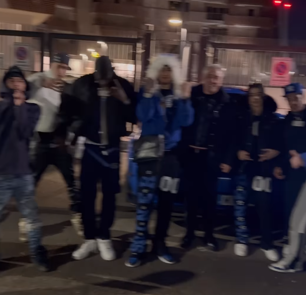 Balocco gate, Fedez rompe il silenzio social: le foto con il cane e gli amici Balocco gate, Fedez rompe il silenzio social: le foto con il cane e gli amici