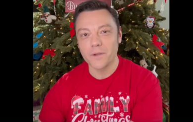 Tiziano Ferro senza voce spiazza i fan: “Non riesco più a cantare”