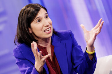 Schlein segretaria “per caso” del Pd. A Natale sposa la retorica sulla guerra