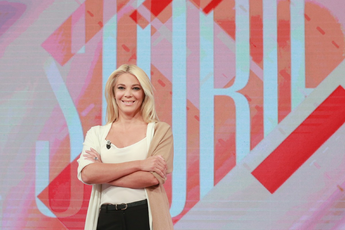 Eleonora Daniele ai tempi del GF. Un cambiamento epocale per la conduttrice Eleonora Daniele ai tempi del GF. Un cambiamento epocale per la conduttrice