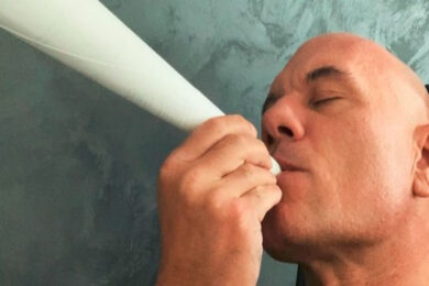 Imprenditore pulisce la Lamborghini con cartelle esattoriali da 50 mln. VIDEO