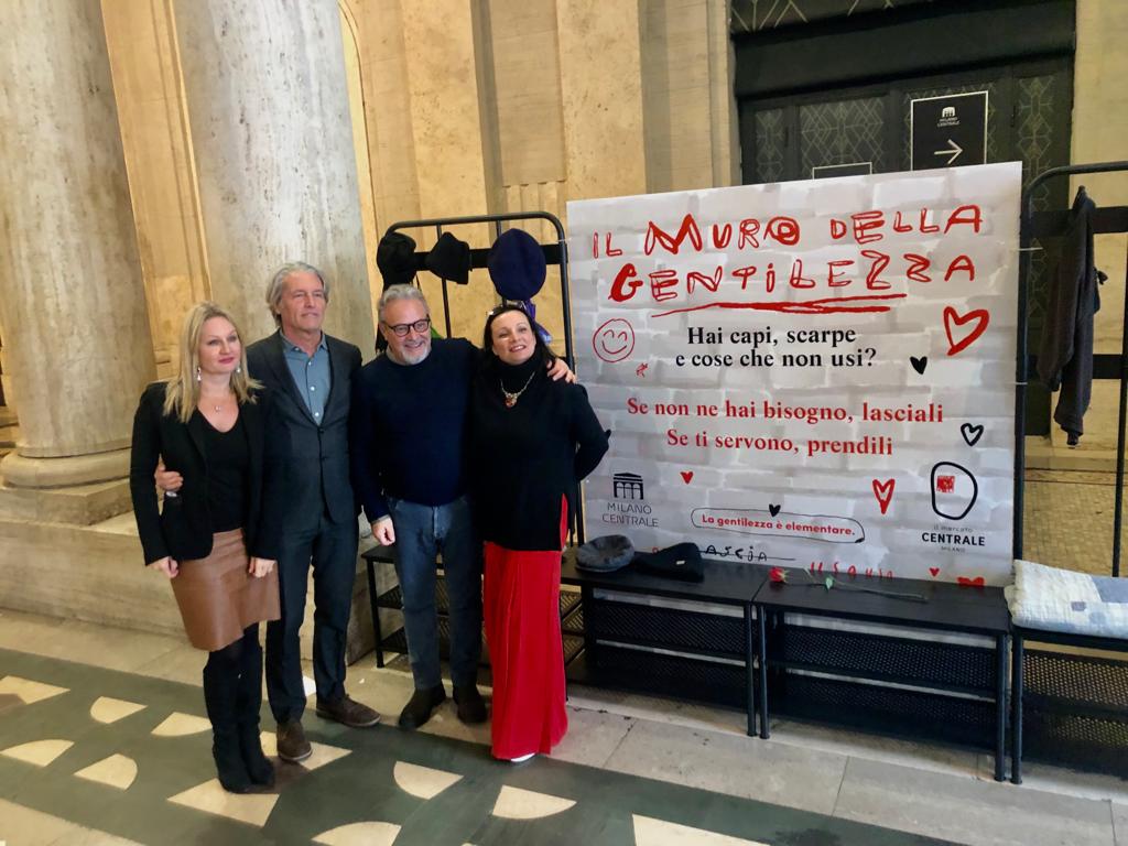 GSR: inaugurato alla Stazione di Milano Centrale il Muro della gentilezza GSR: inaugurato alla Stazione di Milano Centrale il Muro della gentilezza