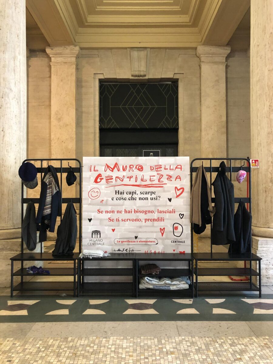 GSR: inaugurato alla Stazione di Milano Centrale il Muro della gentilezza GSR: inaugurato alla Stazione di Milano Centrale il Muro della gentilezza