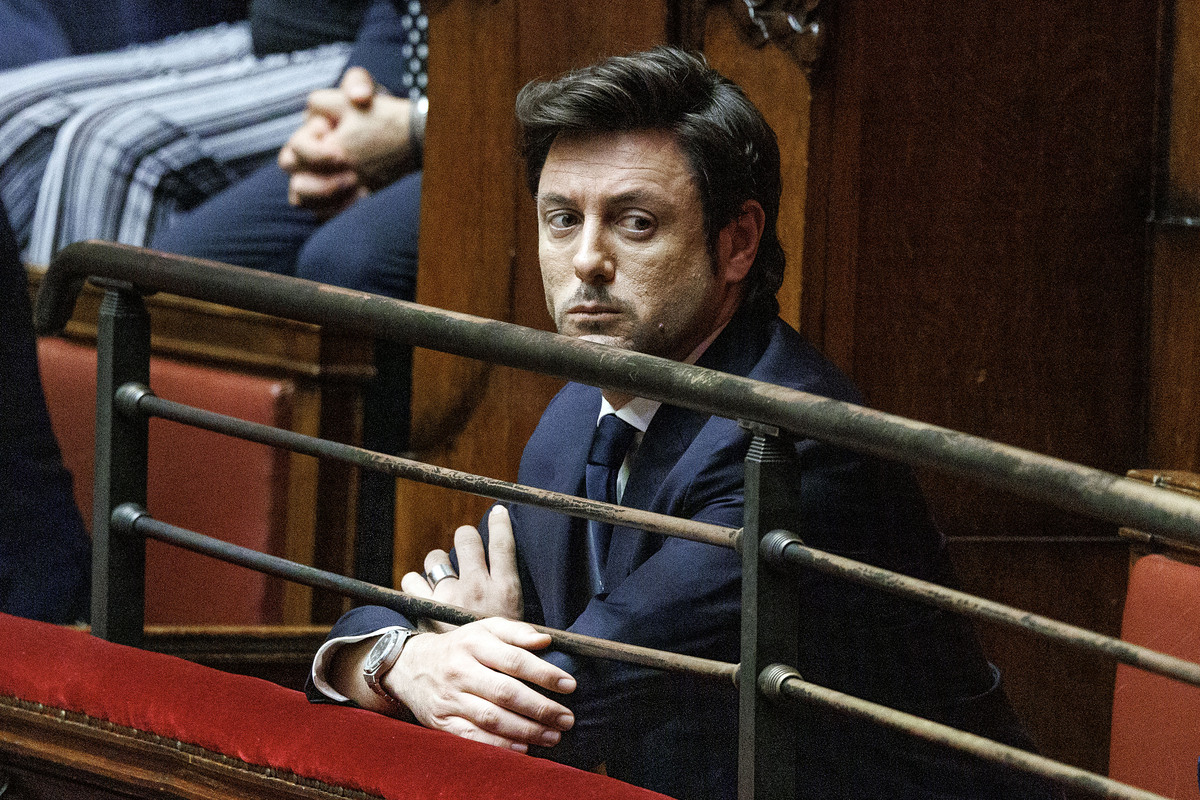 Giambruno in pressing su Mediaset: “Voglio condurre il Tg4 o Studio Aperto” Giambruno in pressing su Mediaset: “Voglio condurre il Tg4 o Studio Aperto”