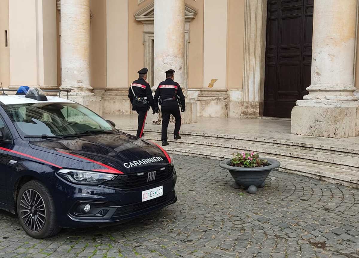 Roma, caccia al rapinatore seriale che adesca le vittime sui siti di incontri Roma, caccia al rapinatore seriale che adesca le vittime sui siti di incontri