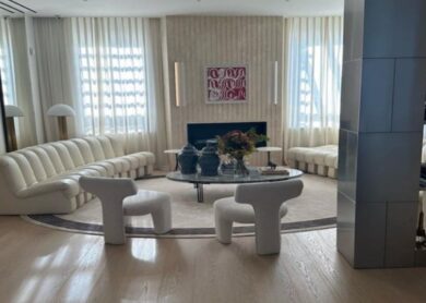 Ben 22 posti per 50 mila euro, il divano dei Ferragnez è un’opera d’arte