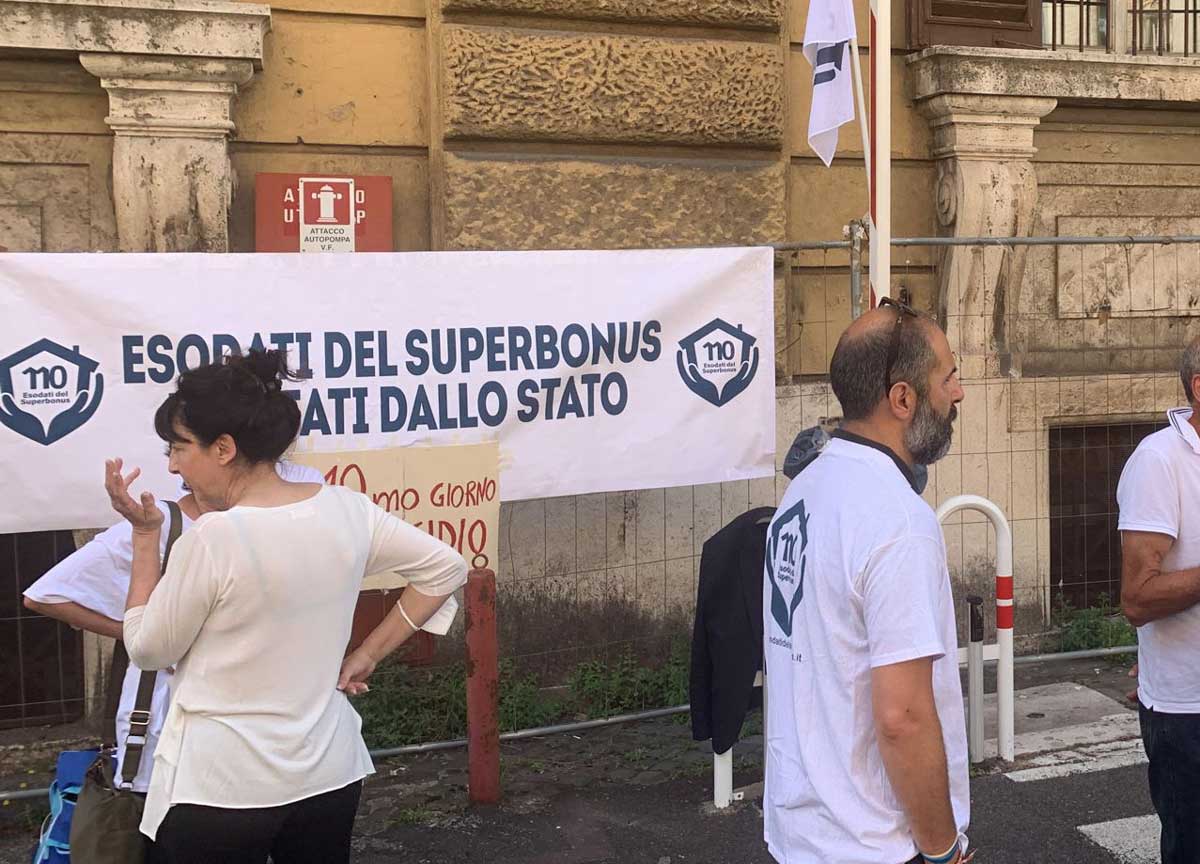 Esodati del superbonus, sit-in al Pantheon: “Il Governo rispetti i patti” Esodati del superbonus, sit-in al Pantheon: “Il Governo rispetti i patti”
