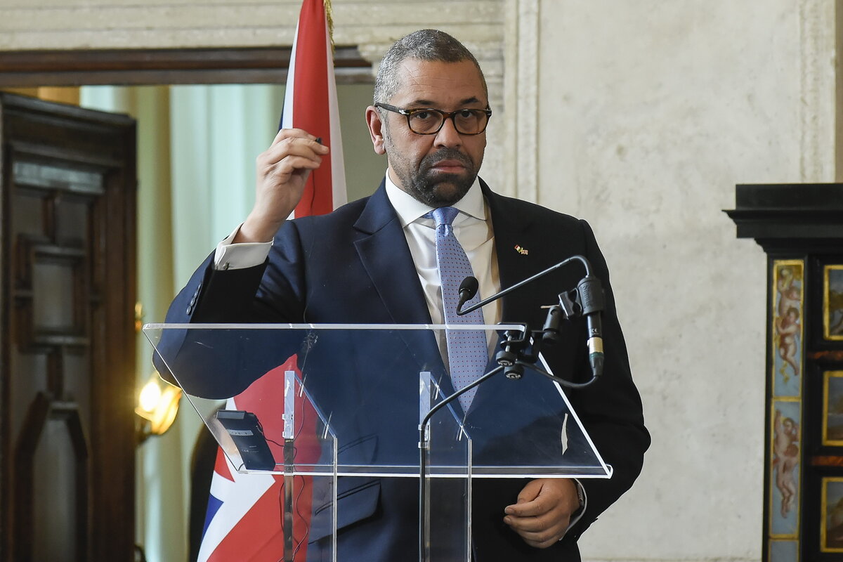 Gb, nei guai il ministro degli Interni: battute sulle “droghe dello stupro” Gb, nei guai il ministro degli Interni: battute sulle “droghe dello stupro”