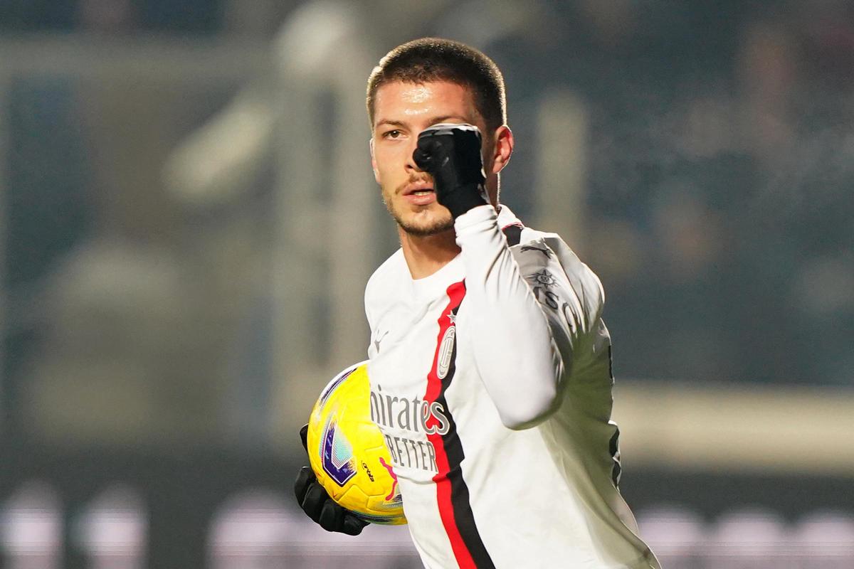 Milan infortuni, Jovic si ferma. Problemi per l’attaccante rossonero Milan infortuni, Jovic si ferma. Problemi per l’attaccante rossonero