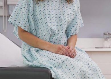 Sfilava le mutandine alle pazienti per radiologie alle caviglie: denunciato